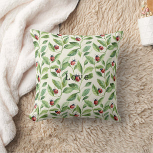 Coussin Coccinelles sur le jardin de feuilles vertes