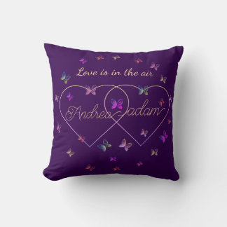 Coussin coeur de papillons volants modernes