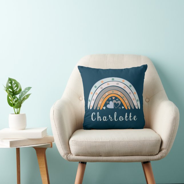 Coussin Coeurs Boho Arc-en-ciel avec nom personnalisé (Chaise)