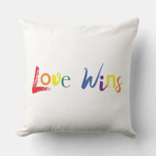 Coussin Coloré, gai, design créatif de Love Wins