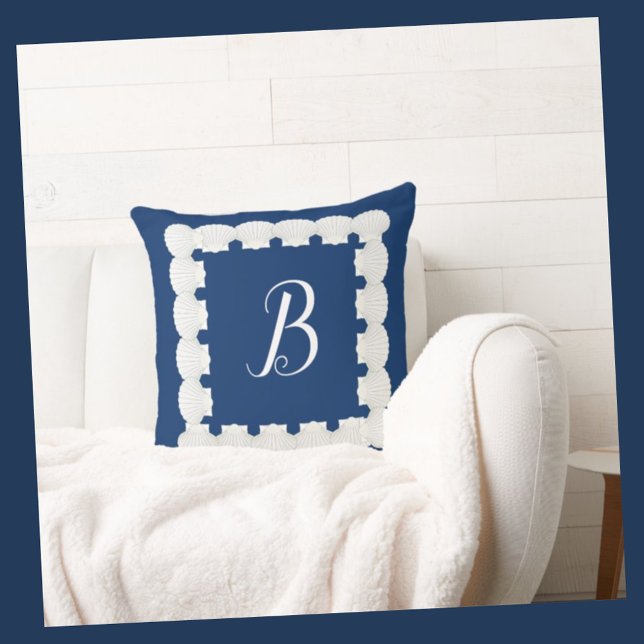 Coussin Coquille de monogramme nautique (Créateur téléchargé)