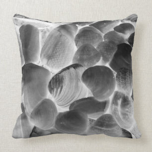 Coussin Coquille d'huîtres de mer dans les tons gris