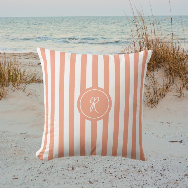 Coussin Coral French Beach Stripe Monogramme personnalisé (Créateur téléchargé)