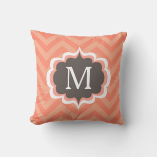 Coussin Coral rose Chevron Motif Personnalisé Monogramme