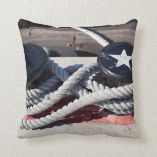 Coussin Corde attachée à deux bornes