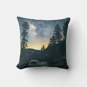 COUSSIN CORPS D'EAU ENTRE ARBRES