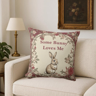 Coussin Cottagecore Beige Some Bunny Loves Me Vintage Chic