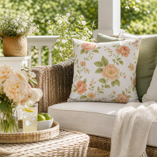 Coussin Cottagecore Fleur de Rose de couleur pêche 