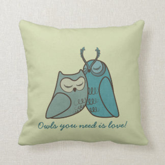 Coussin Couples de hibou caressant