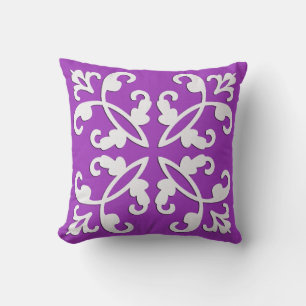 Coussin Coutwork dentelle - blanc sur amythyste violet