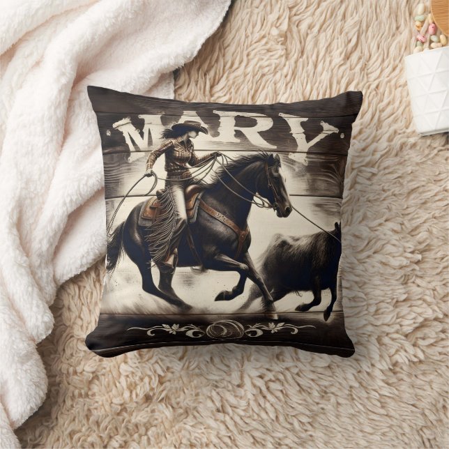 Coussin Cowgirl Roping Cattle à un événement de rodéo (Couverture)