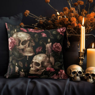 Coussin Crâne gothique et roses – Romantisme sombre