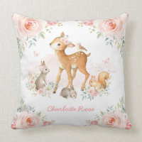 Crèche florale de lapin de cerfs communs de rose