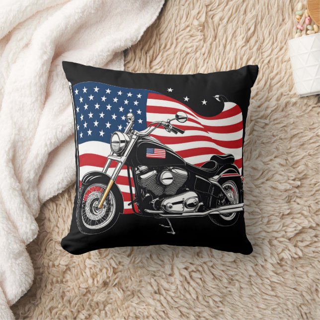 Coussin Croisière avec fierté à côté du drapeau américain (Couverture)