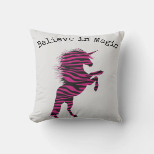 Coussin Croyez en la licorne magique rose Zebra