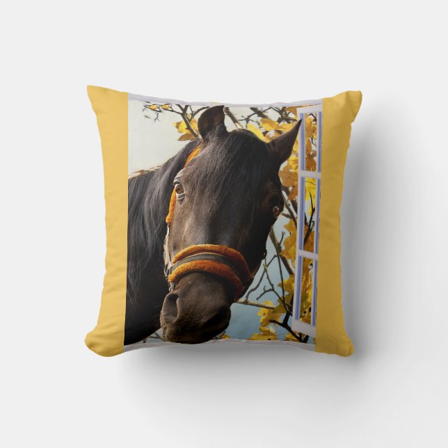 Coussin Curieux Cheval À Travers La Fenêtre De La Cuisine (Recto)