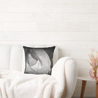 Coussin Cursed by Beauty Throw Pillow