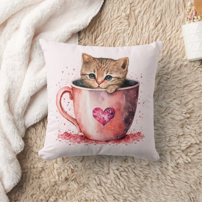 Coussin Cute Kitten dans un Teacup avec les coeurs (Couverture)