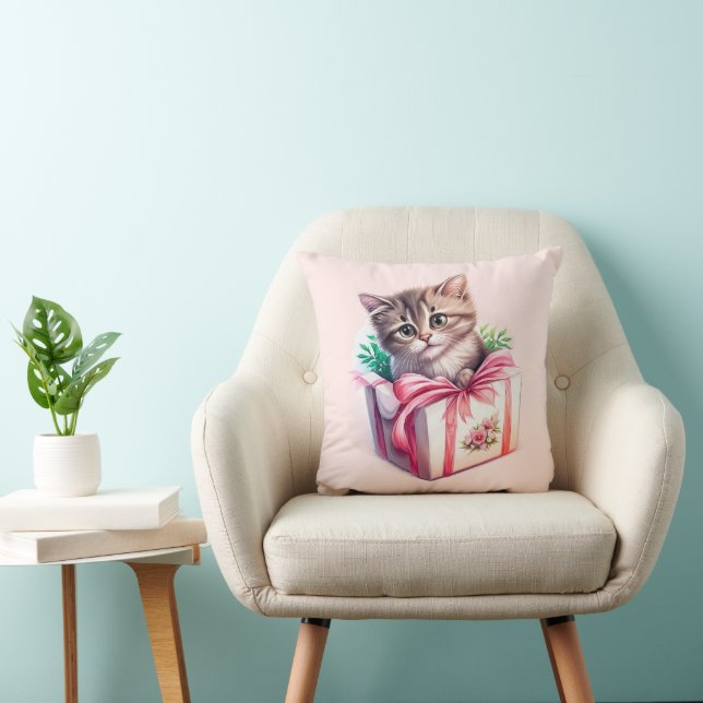 Coussin Cute Kitten dans une boîte Cadeau d'anniversaire (Chaise)