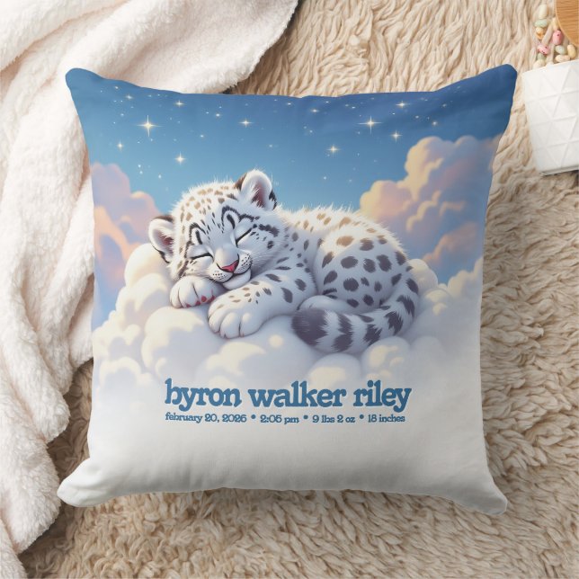 Coussin Cute léopard des neiges endormi sur nuages Natal (Couverture)