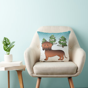 Coussin Dachshund à poil court rouge sablé dans une forêt 
