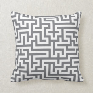 Coussin dans le motif gris de labyrinthe