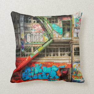Coussin de bâtiment abandonné par art de rue de