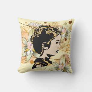 Coussin de Dame Asiatique et Feuilles d'Automne