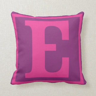 Coussin de "E", une partie de la série d'AMOUR