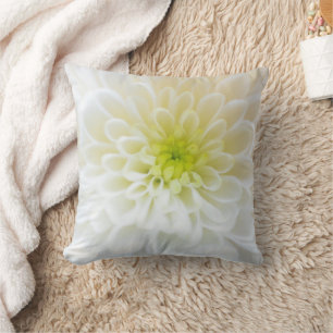 Coussin de fleurs blanches