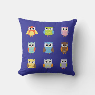Coussin de jet pour enfants avec des hiboux coloré