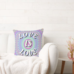 Coussin de jeton de fierté Love Is Love