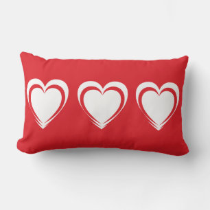 Coussin de la Saint Valentin rouge aux coeurs blan