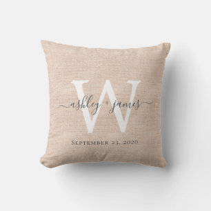 Coussin de mariage en lin blanc monogrammé rose