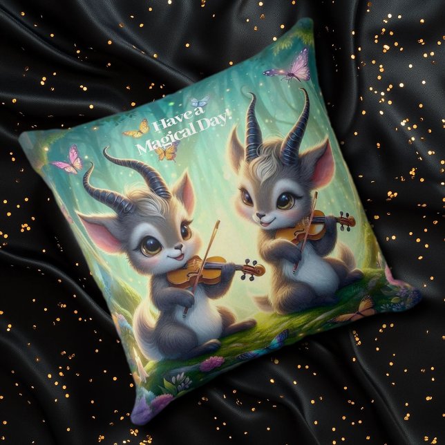 Coussin De mignons saolas jouent aux violons dans une forê (Saolas Playing Violas Throw Pillow Cover Photo Cover)