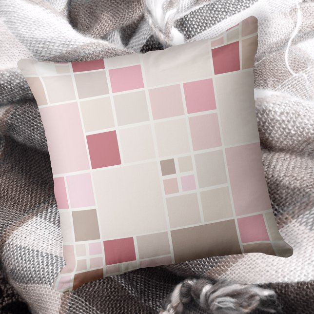 Coussin de Motif de mosaïque chic rose vif (Modern pillow featuring a mosaic checkered pattern in warm peach, soft chocolate and pink pastels)