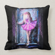 Coussin de noir et de rose avec la fille de
