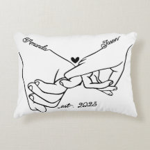 coussin de promesse de couple se tenant la main, p