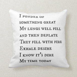 Coussin de textes d'autoradio pendant des ados