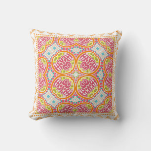 Coussin Décor coloré sur un arrière - plan blanc