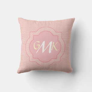Coussin décoratif à motif rose monogrammé