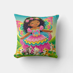 COUSSIN DÉCORATIF "FÉE HEUREUSE AVEC DES CHATONS"