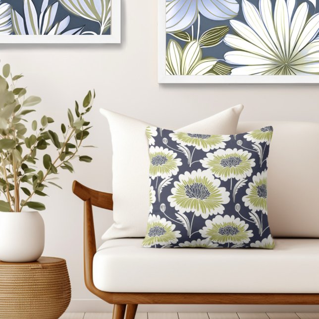 Coussin Décoratif Floral (Complete your elegant retro look with an exclusive Wild on Flowers Throw PIllow.)