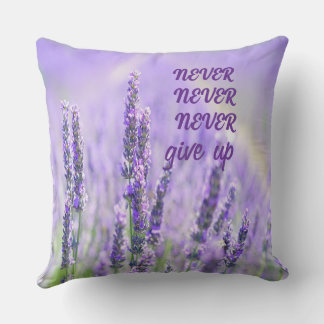Coussin décoratif violet 'Ne jamais abandonner' In