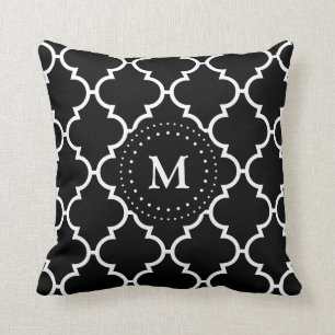 Coussin décoré d'un monogramme de motif blanc no