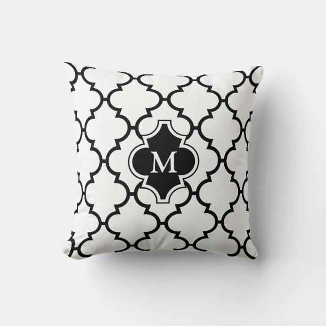 Coussin décoré d'un monogramme de motif noir blanc (Recto)