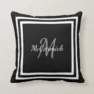 Coussin décoré d'un monogramme moderne blanc noir