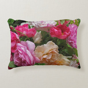 Coussin démodé d'accent de roses