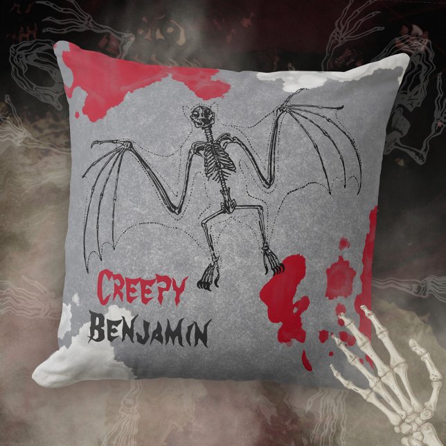 Coussin Déplaisant Halloween Bat Skeleton Votre Nom (Creepy Halloween Bat Skeleton Your Name Throw Pillow ©Susanne Sachers - Sunny Mind Design 🌞)