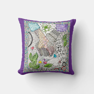 Coussin des mains sur les coeurs